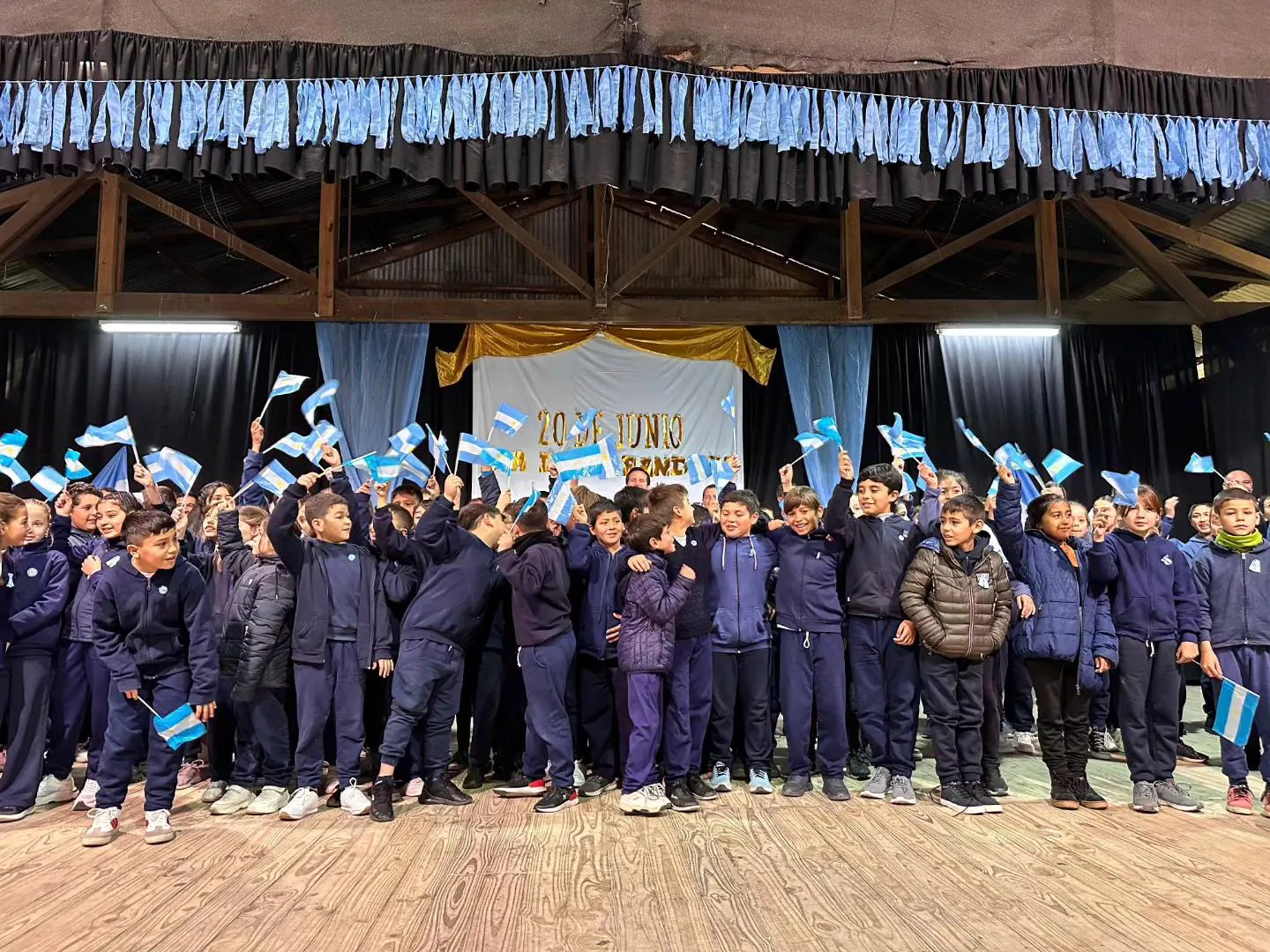 Alumnos de cuarto grado hicieron la promesa de lealtad a la Bandera
