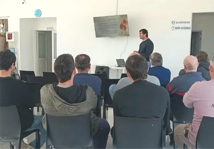 🐝🍯 JORNADA INFORMATIVA PARA PRODUCTORES APÍCOLASEn el día de ayer se realizó en Larroque una