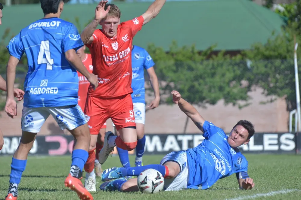 Deportivo Urdinarrain y Central Larroque no pudieron sacarse diferencia en la jornada de hoy y s (1)