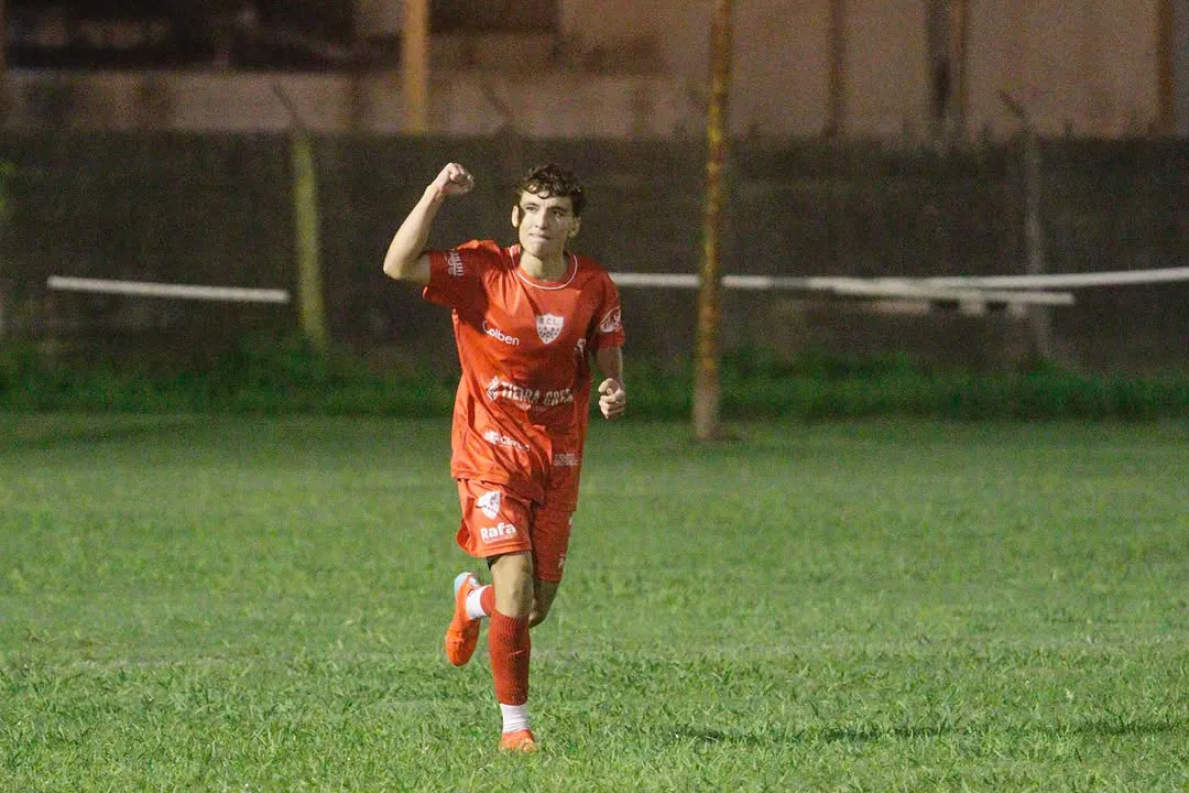 EMPATE SOBRE EL FINAL Central Larroque Y Union del suburbio empataron en el final de la noche de Miércoles, en el Estadio Municipal.El único tanto del equipo Larroquense lo marcó Wilfredo Antúnez, en el Primer Tie