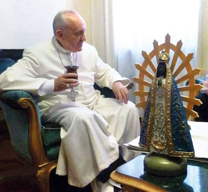PAPA-FRANCISCO-10-720x667.jpg