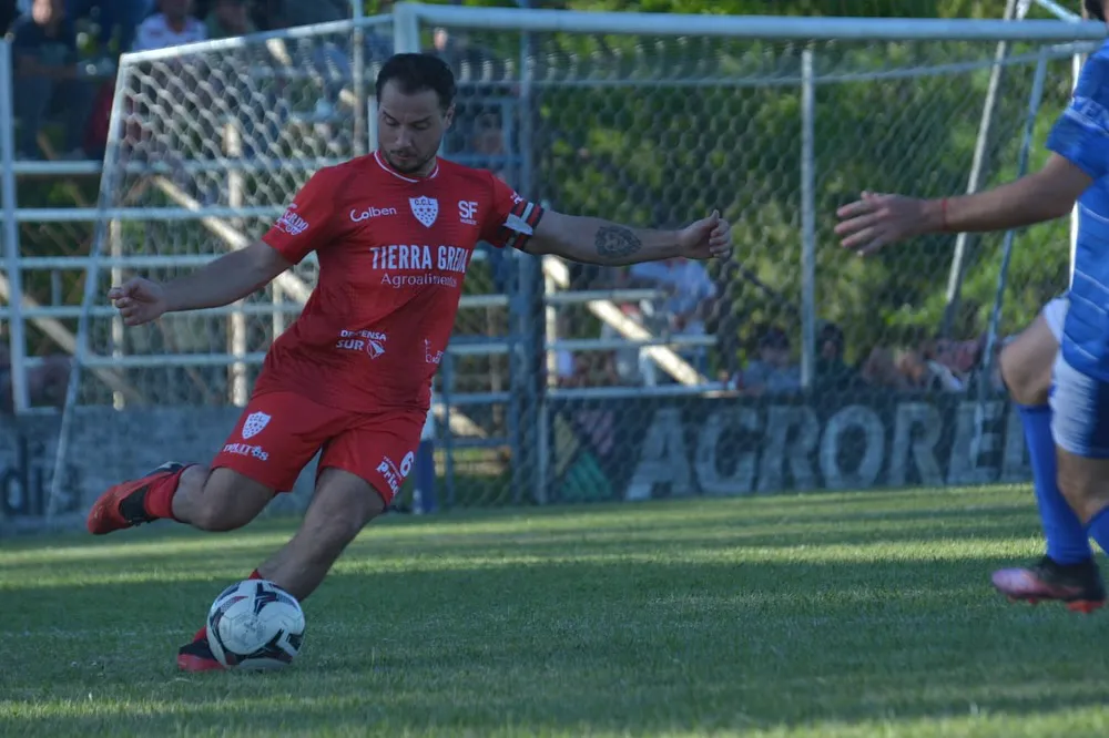 Deportivo Urdinarrain y Central Larroque no pudieron sacarse diferencia en la jornada de hoy y s