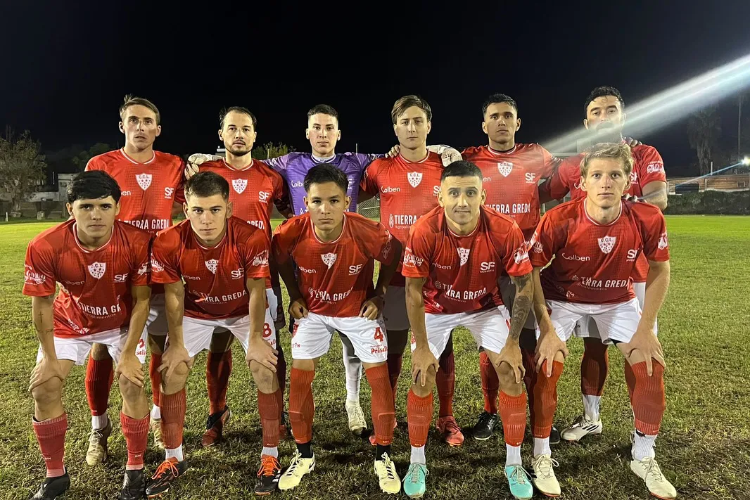 Hay CAMPEÓN en la Copa Gualeguaychú Deportivo Urdinarrain le ganó por 1-0 a Central Larroque y se coronó como el campeón de la Copa Gualeguaychú edición 2025.El protagonista de la final fue Facundo Martinez, q (1)