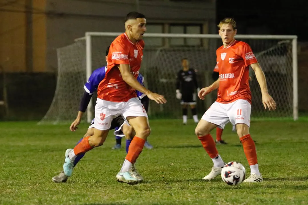 Hay CAMPEÓN en la Copa Gualeguaychú Deportivo Urdinarrain le ganó por 1-0 a Central Larroque y se coronó como el campeón de la Copa Gualeguaychú edición 2025.El protagonista de la final fue Facundo Martinez, q (2)